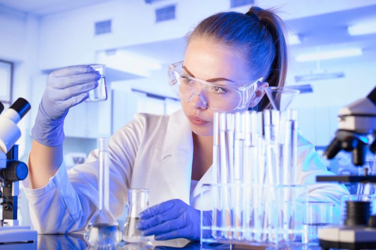 Health,Care,Research.,Female,Scientist,Working,In,Laboratory.